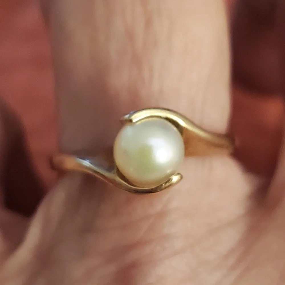 Vintage genuine pearl ring